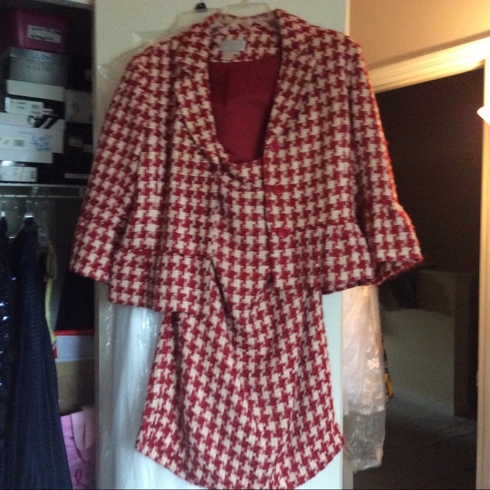 Women red and cream houndstooth two piece suit. Like new!